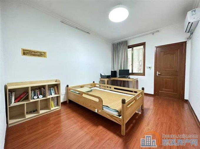 楼家新村一楼65平精装三室架69万