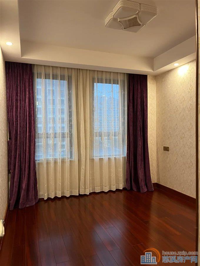 上笆里花苑 精装 带车位杂物间 楼层好