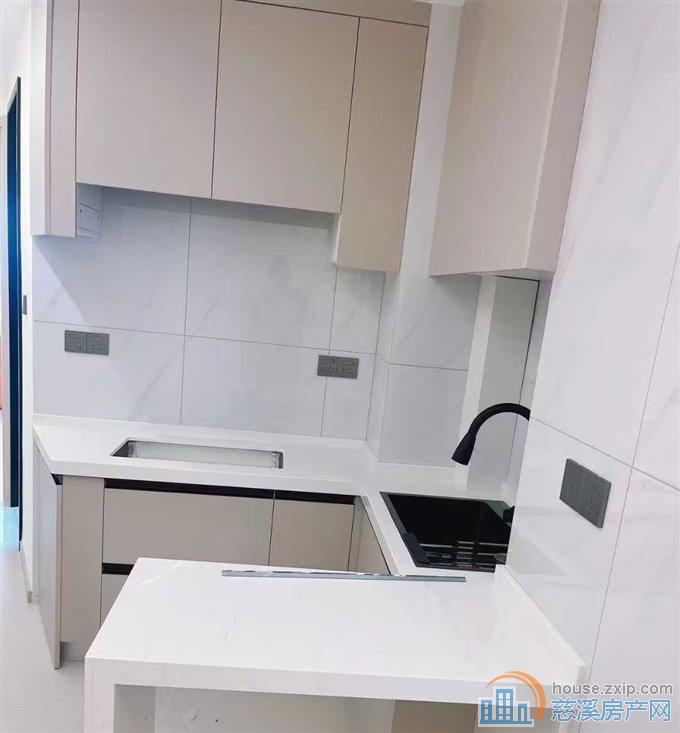 景观花苑53平精装出租中小学五年级