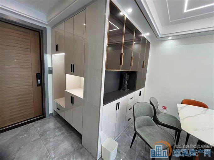 中海湖心半岛101平精装修180w黄金层