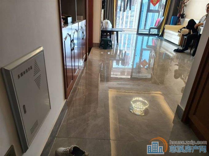 江畔壹号院黄金楼层84平二室普装满两年