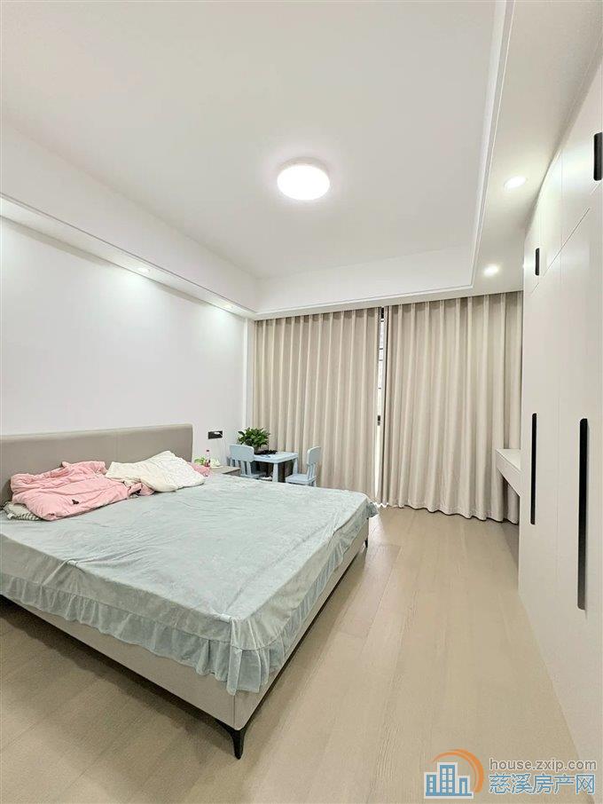 界牌新村142平168万现代装修送车位