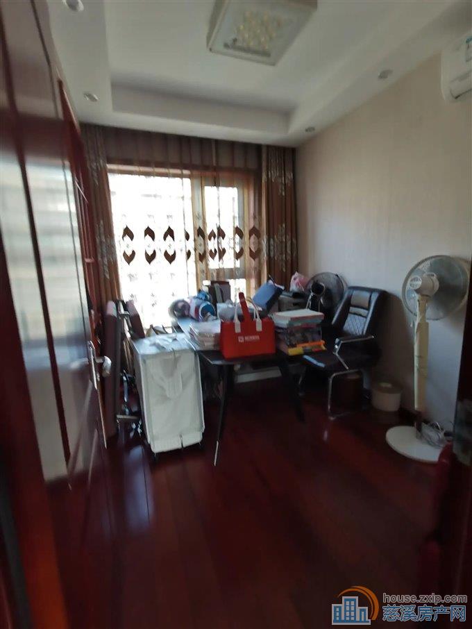 金仕华庭99平175万东边套精装修