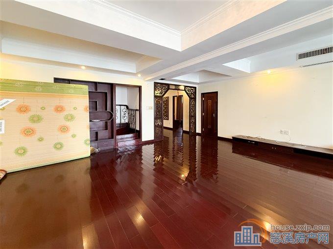 秀水华庭174平159.8万顶复送车位