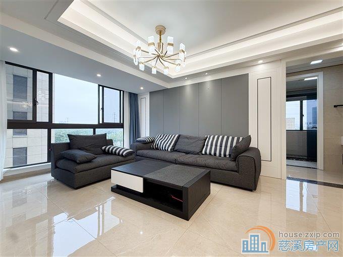 元亨雅园135平 精装 220万 带车位