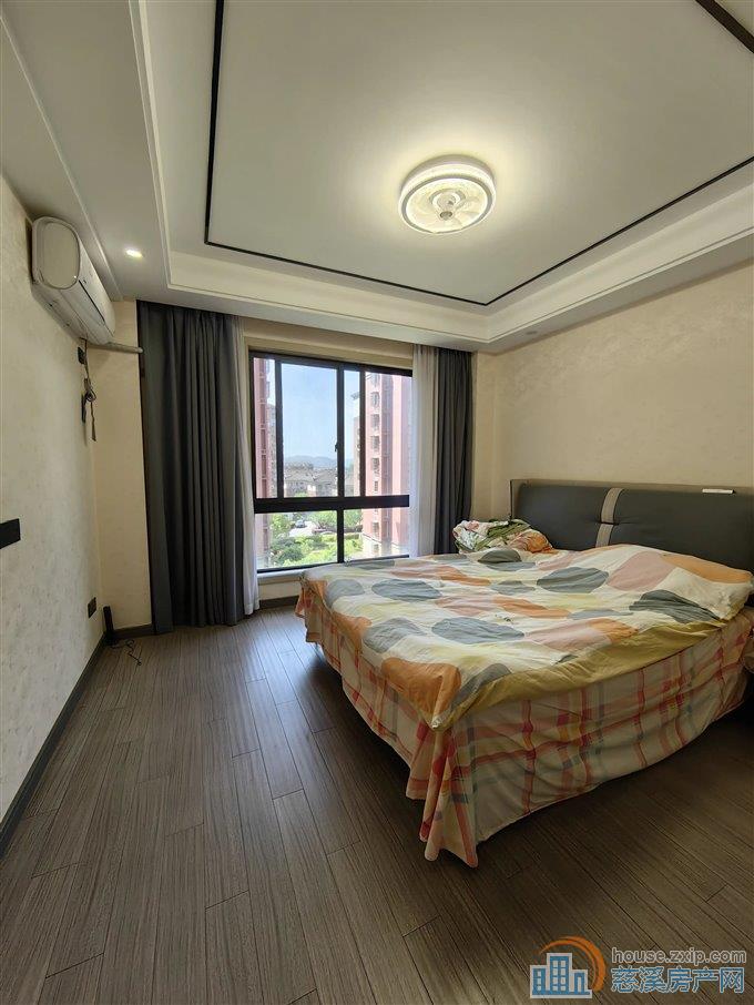 兴隆苑122平160万送车位杂物间