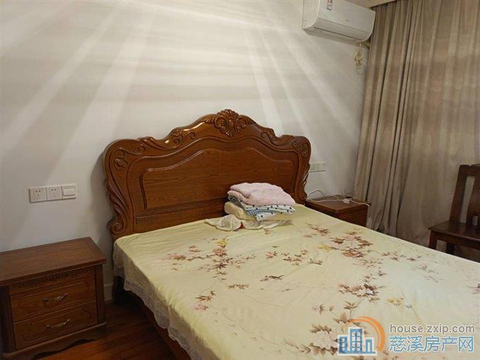 孙塘新村5楼115平三室二卫2000元