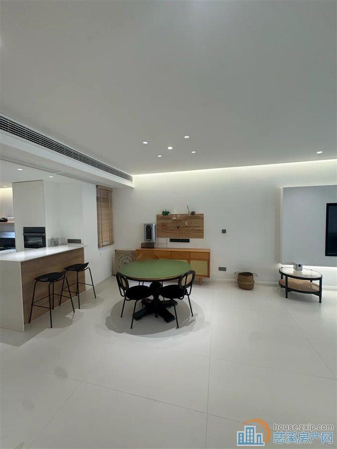 中梁泊景庭上叠316万送车位杂物间