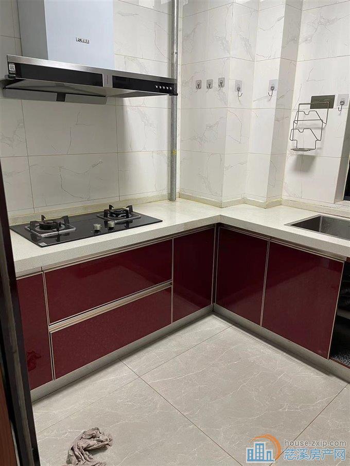 出租明月佳苑90平2600每月