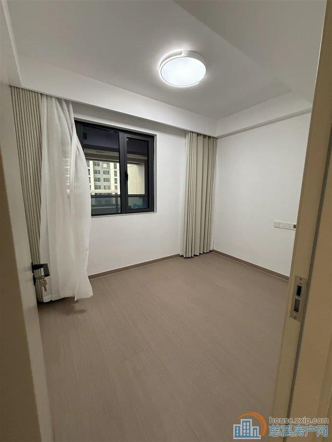 紫阙台 全新精装没怎么住过 三间朝南