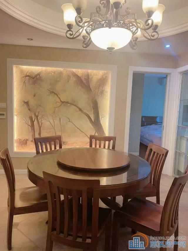 东兴苑北区1楼114平婚装135万直