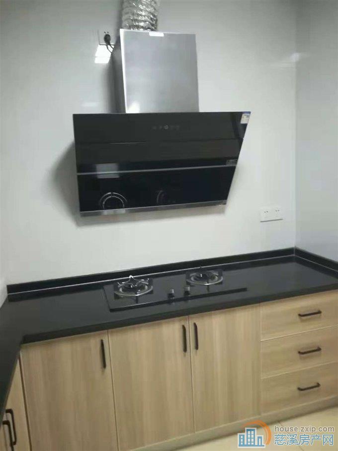 鸣北小区三室2厅2卫仅租3500