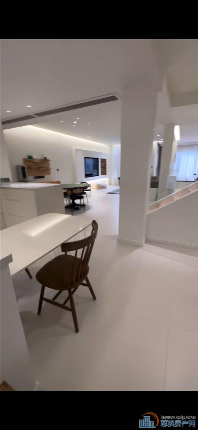 中梁泊景庭上叠159平318万车位储藏间