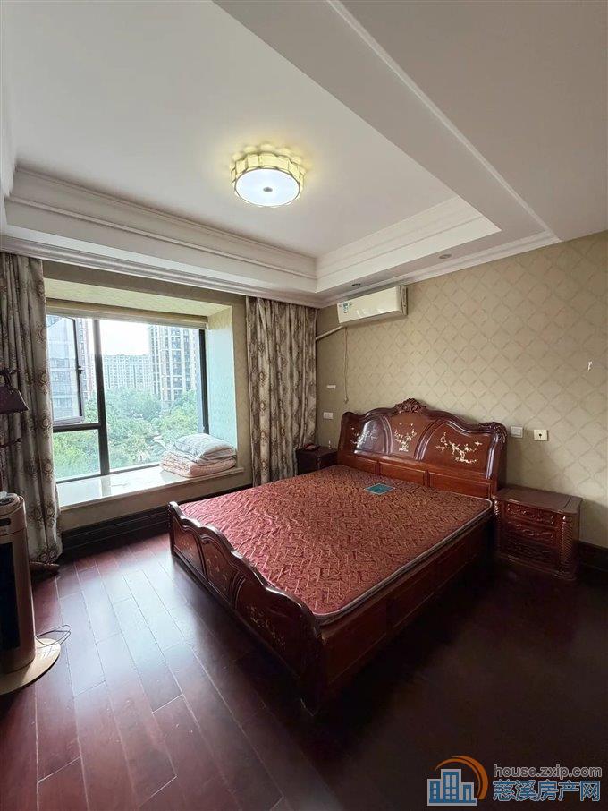 出租金地鸿悦138平3600每月