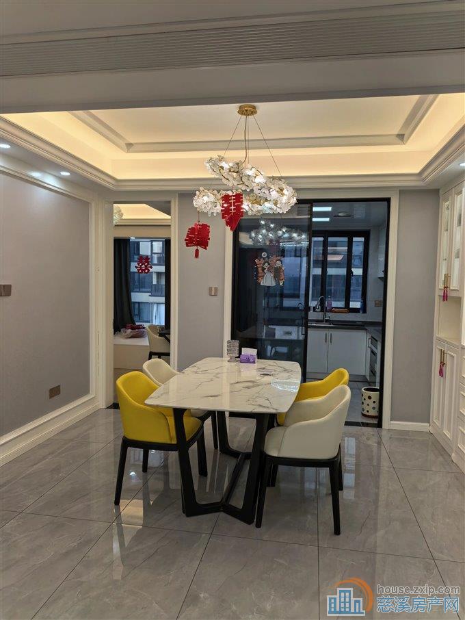 中交盛湖美庐 126平 275万 婚装