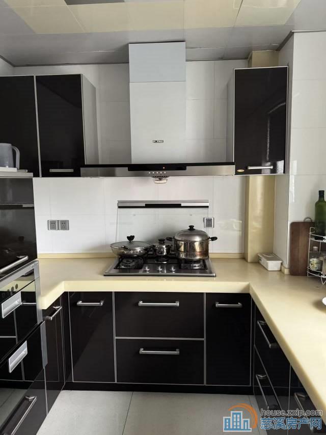 东方明珠小高层179平精装车位178万直