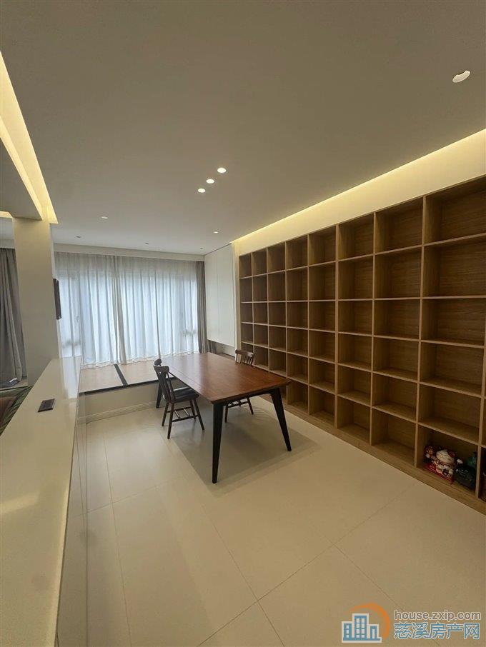 中梁泊景庭上叠316万送车位杂物间