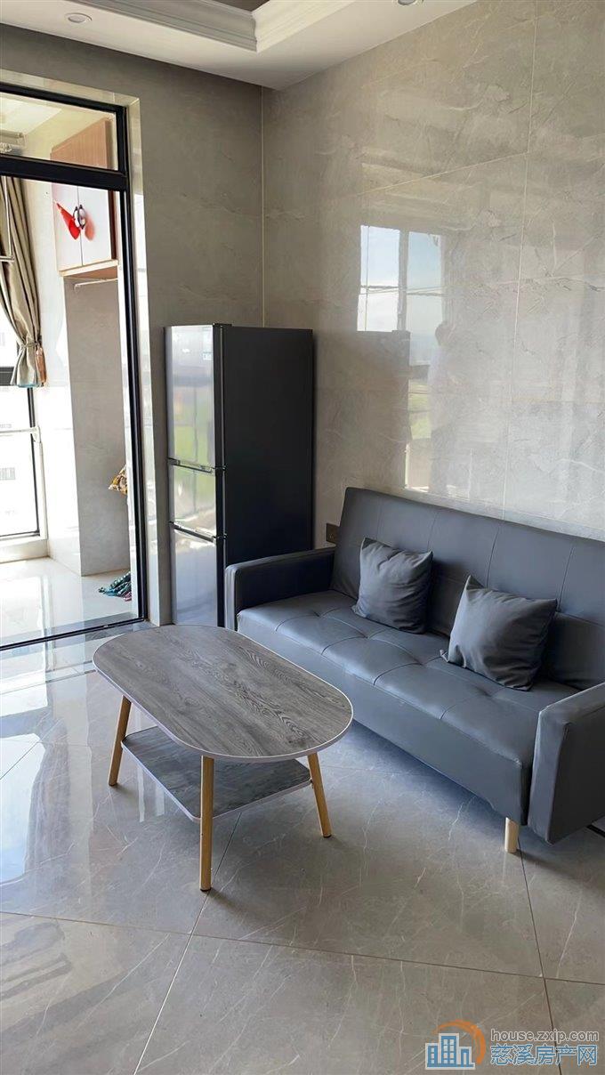 出租明月佳苑90平2600每月