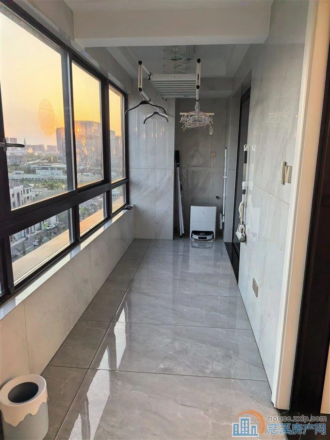 中交盛湖美庐 126平 275万 婚装