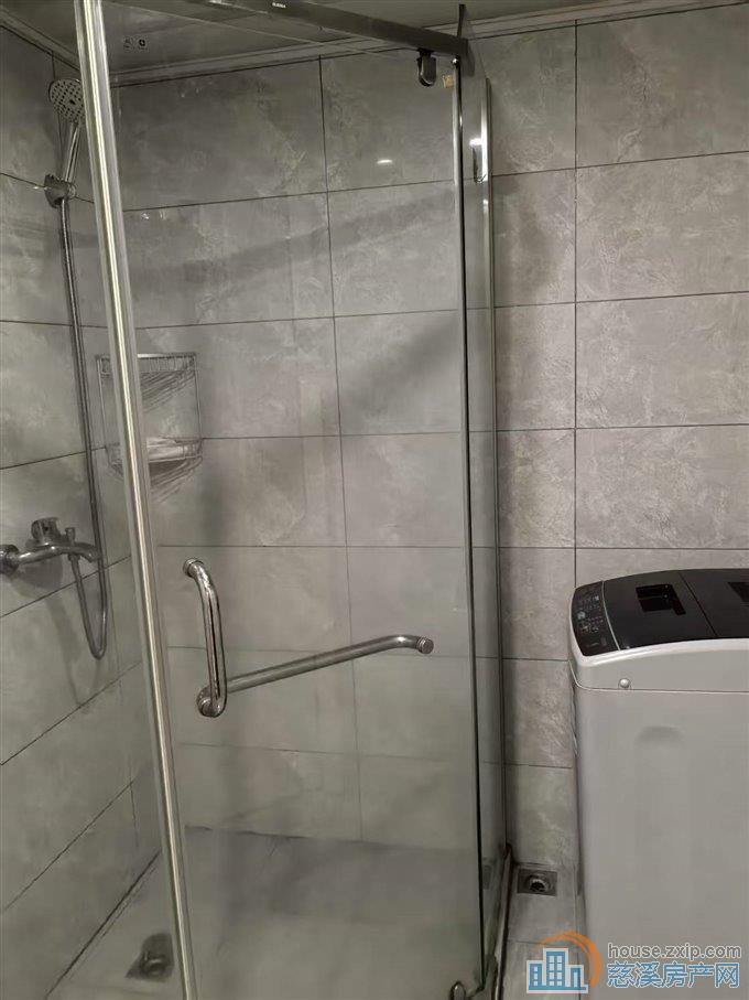 中央大厦南楼精装多套朝南32.8万等