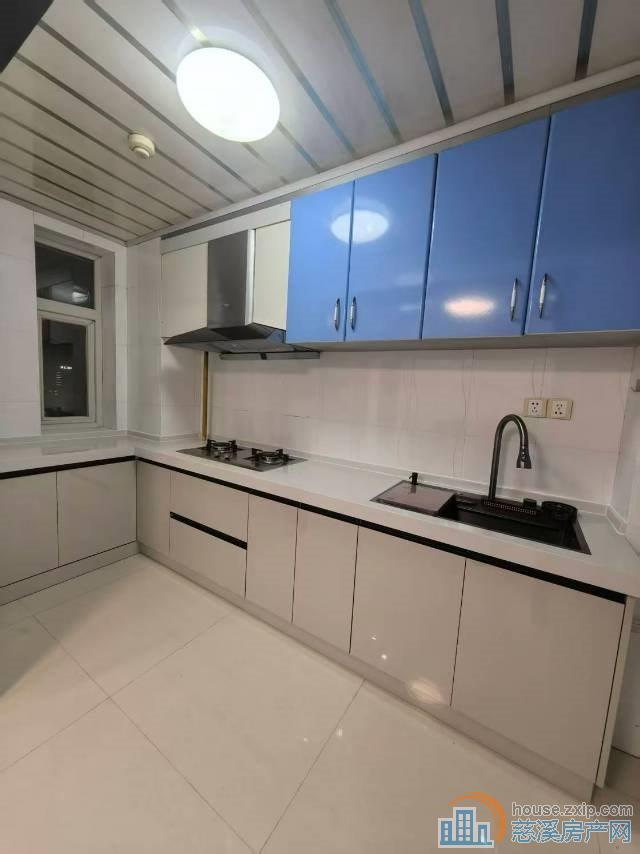 东方明珠恒温楼139平3室3000元带车位直