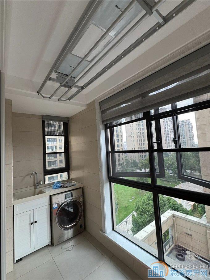 元亨雅园135平220万全新婚装送车位