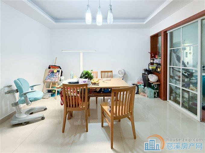 玲珑小区103平109万精装保养好