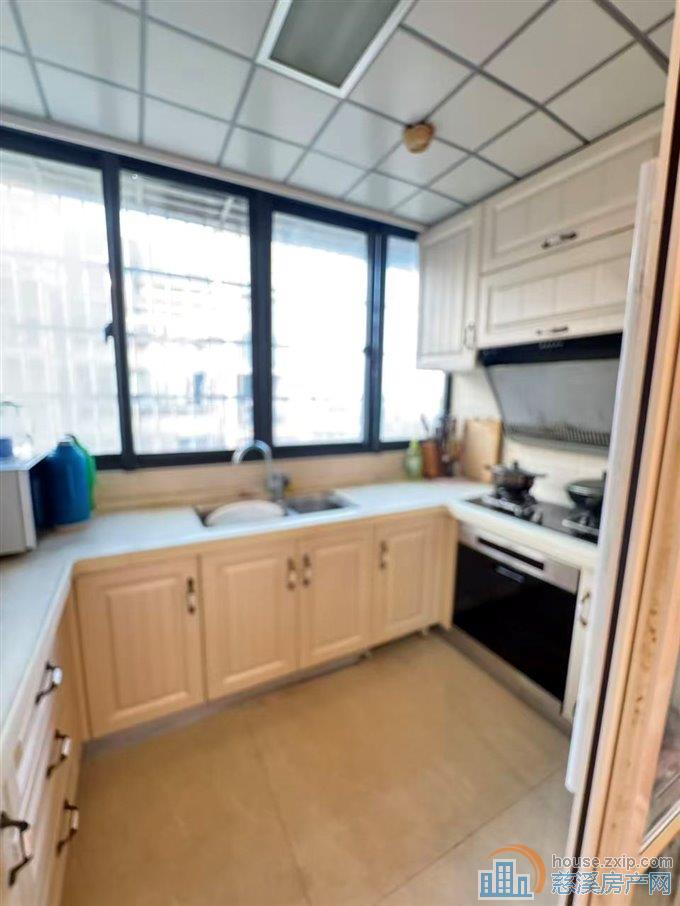 百合家园4楼89平方婚装基本没住67万