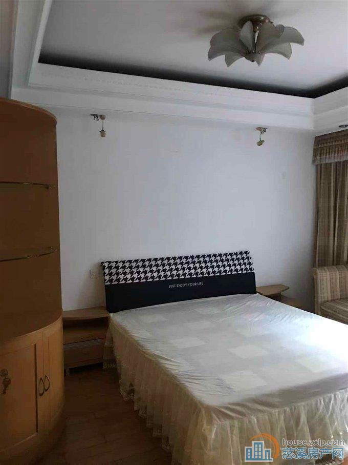 实验公寓109平低楼层精装三室120万