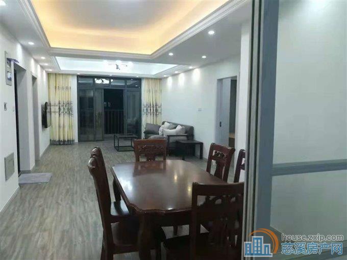 鸣北小区三室2厅2卫仅租3500