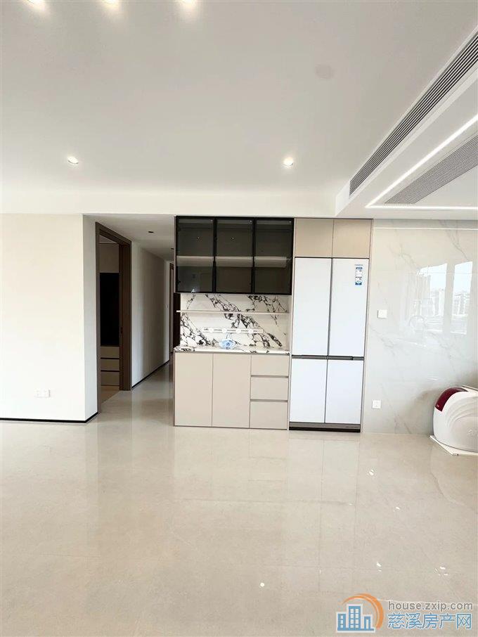 中海湖心半岛花苑127平278万