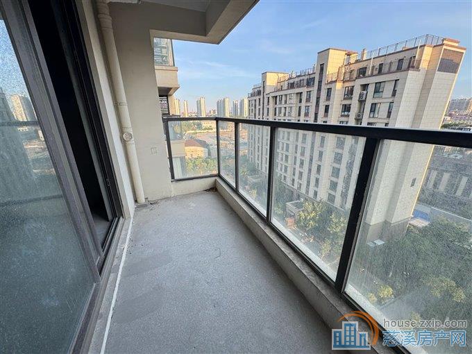 江南大院 全新毛坯120平170万