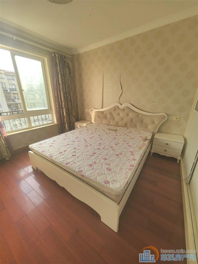 出租星光家园二期2500元/月