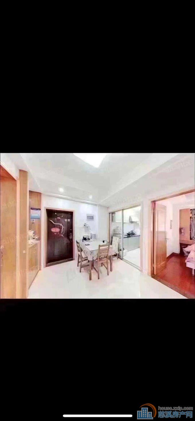 星光家园二期73平走楼梯1楼精装储藏间