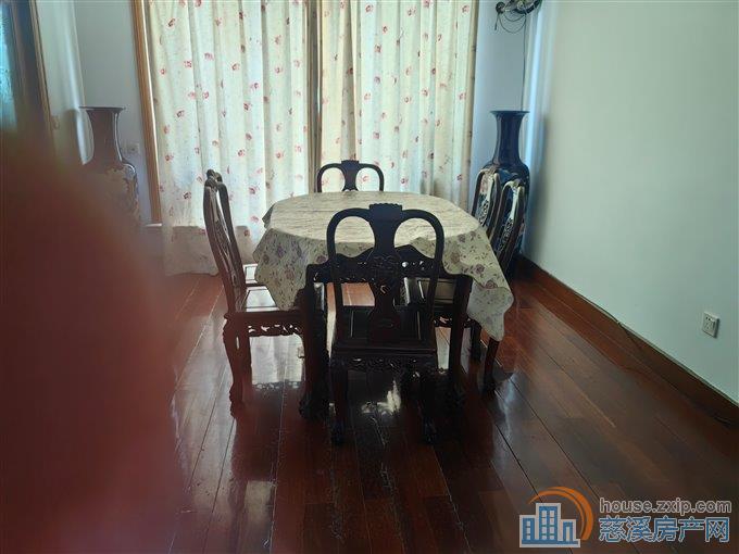 景观花苑185平精装三室二卫3000元