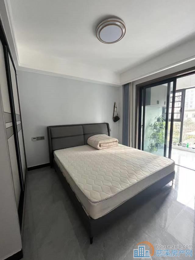 阅江府边套精装133平四室239万