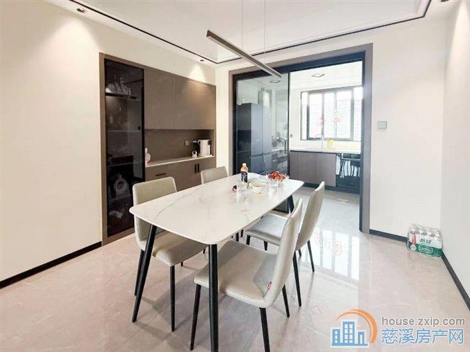 吾悦华府B区141平精装中高层226万