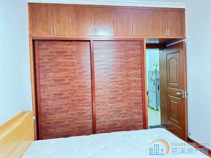 楼家新村一楼65平精装三室架69万