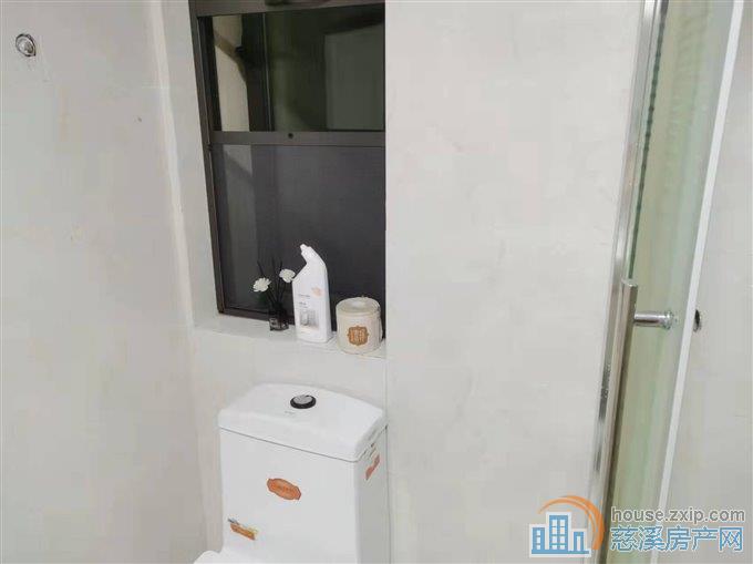 上笆里花苑两房仅租1800