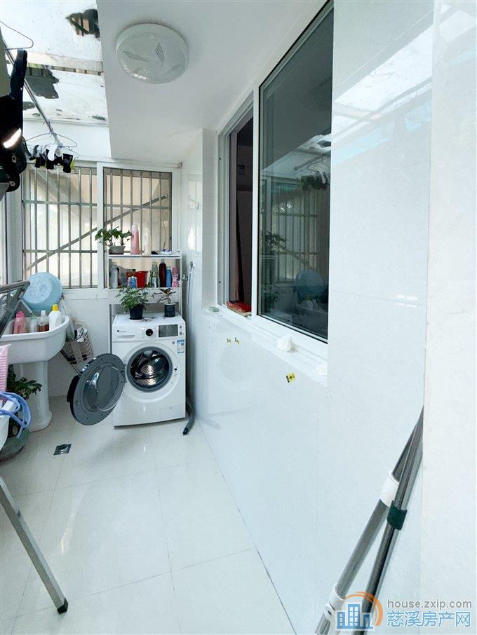 玲珑小区103平109万精装保养好