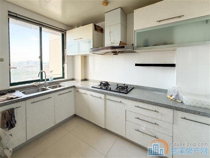 实验公寓166平156万送车位西边套