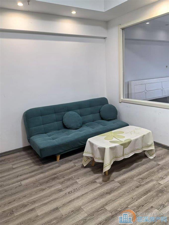 中央大厦南楼精装多套朝南32.8万等