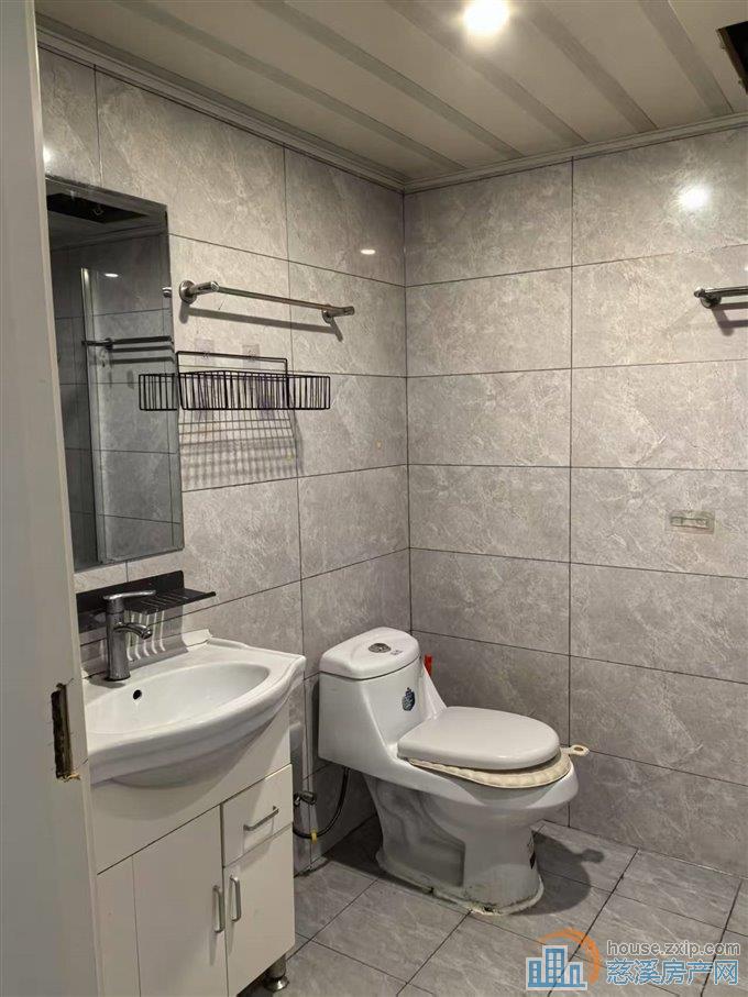 中央大厦南楼精装多套朝南32.8万等