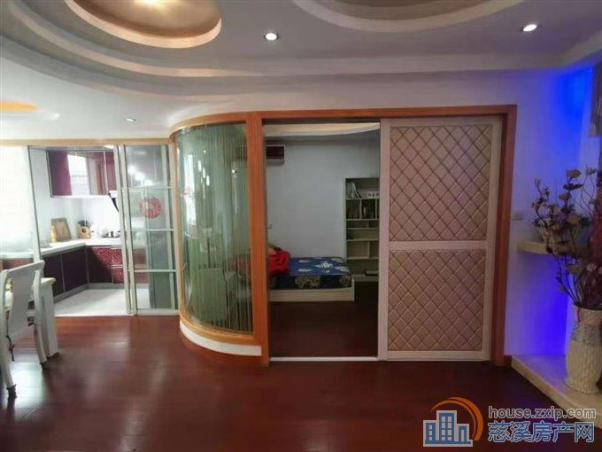 玲珑小区多层4楼95平方精装102万