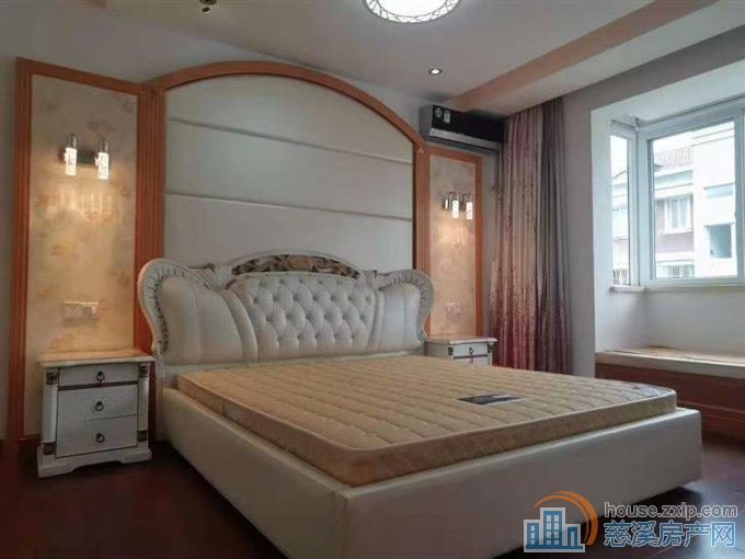 玲珑小区多层4楼95平十架精装102万