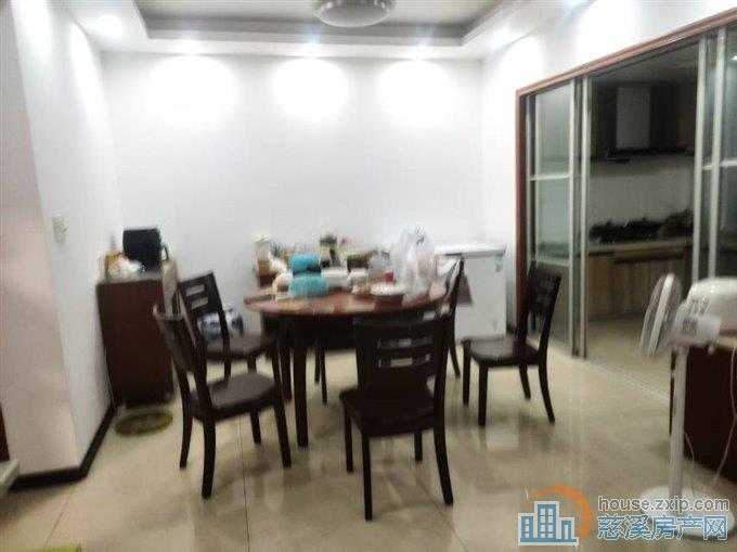 园丁新村精装87平架空层一间