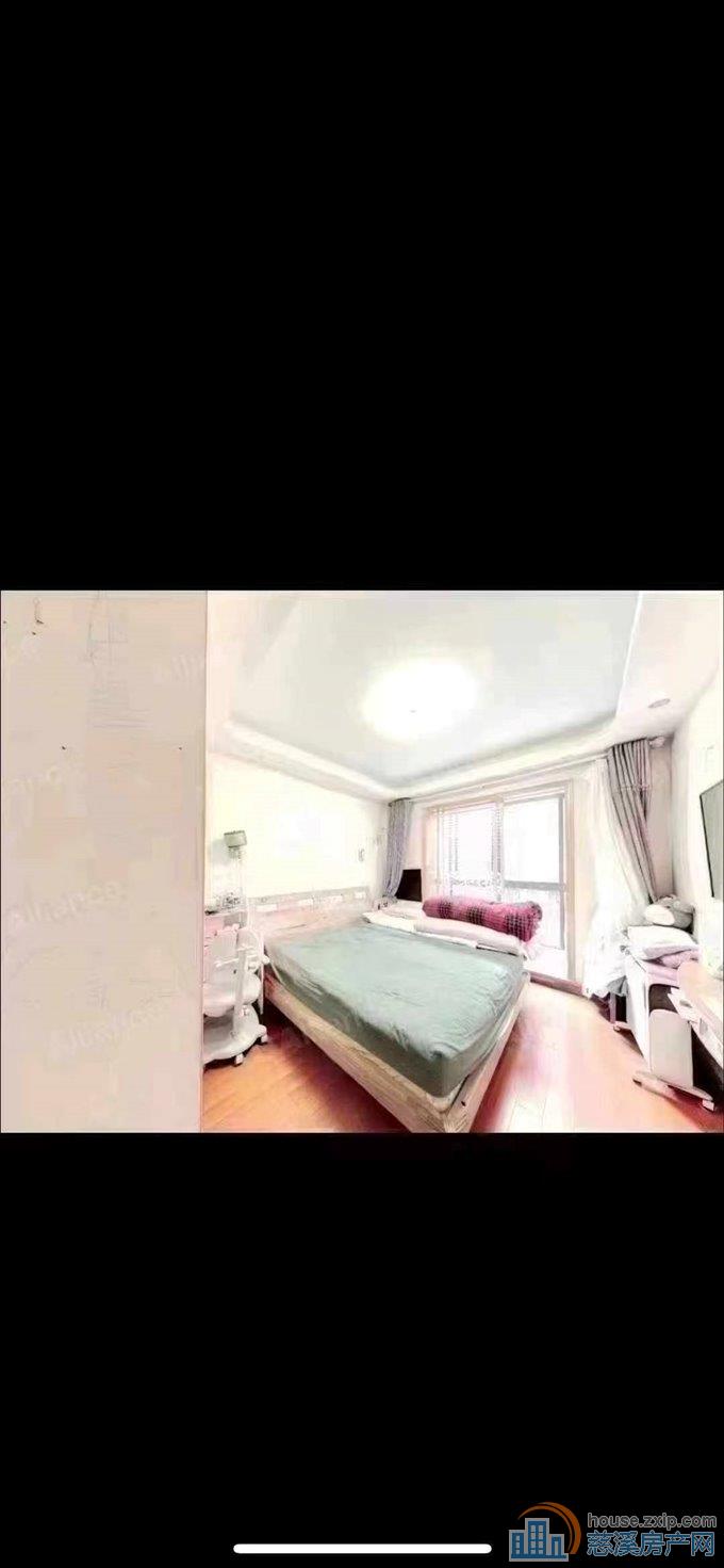 星光家园二期73平走楼梯1楼精装储藏间