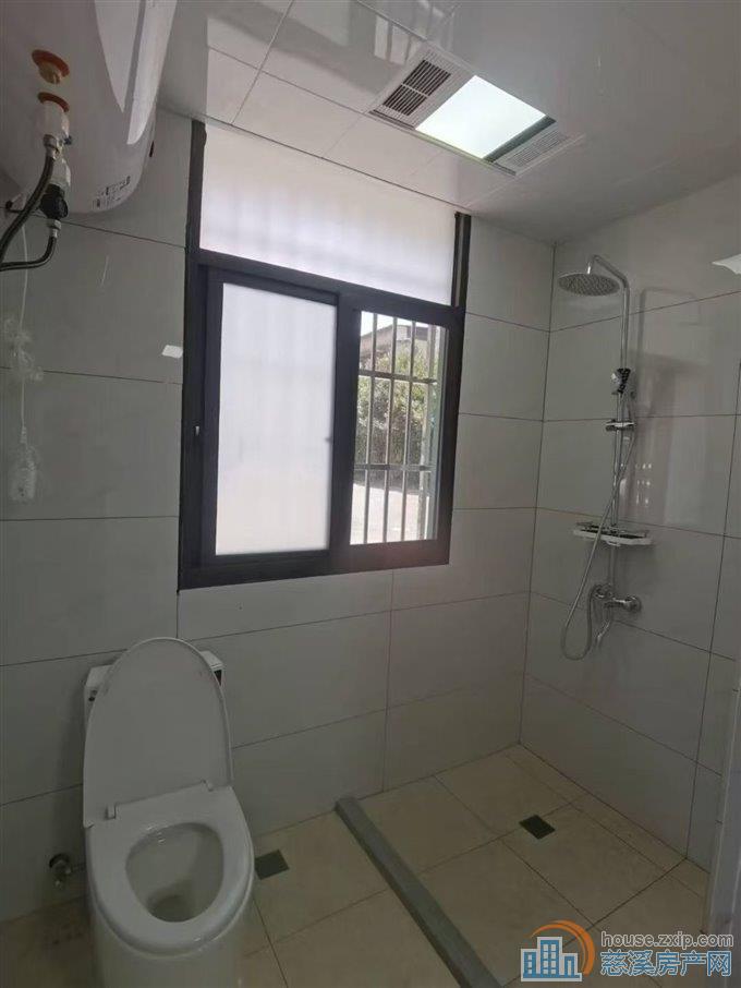 金东南苑直地1楼66.6平精装62.8万