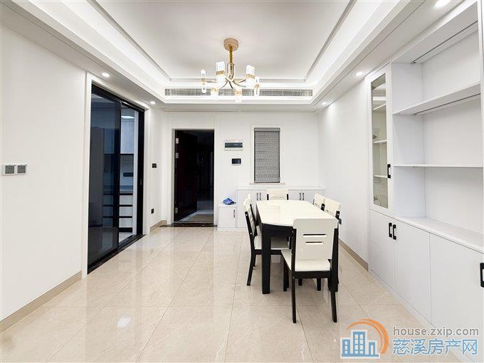 元亨雅园135平 精装 220万 带车位