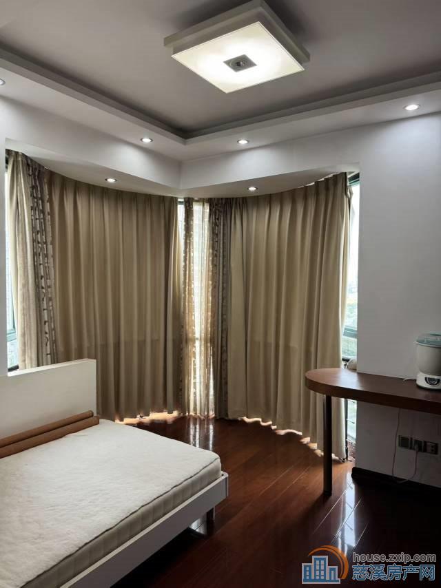 东方明珠小高层179平精装车位178万直